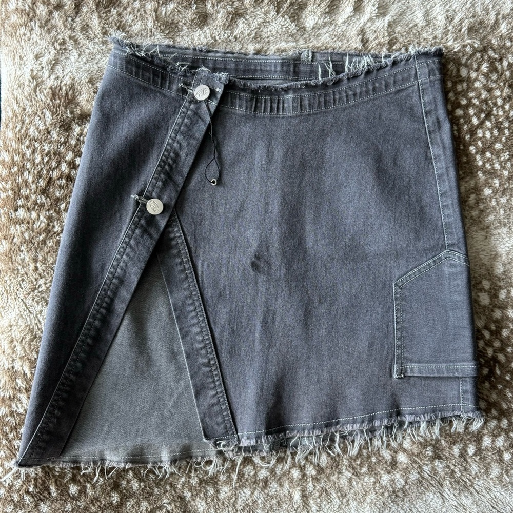 POSTER GIRL washed grey denim skirt